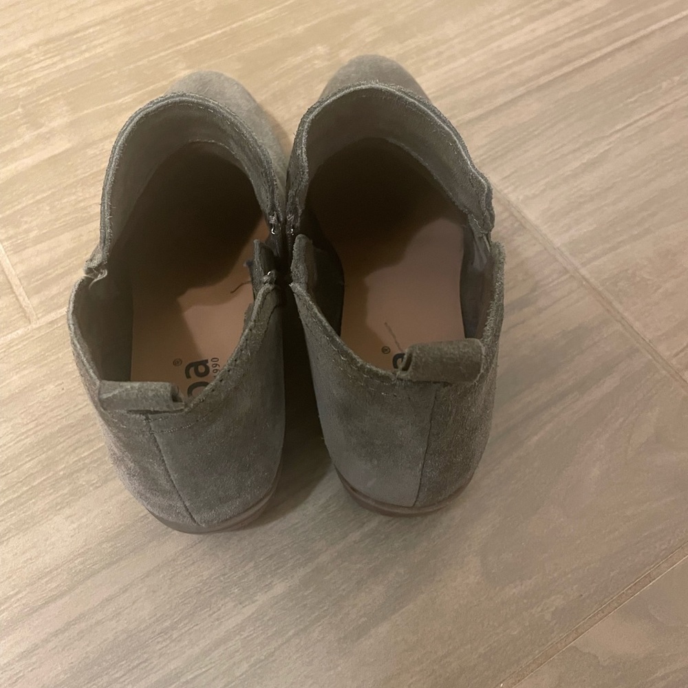Grey booties. - Picture 3 of 4